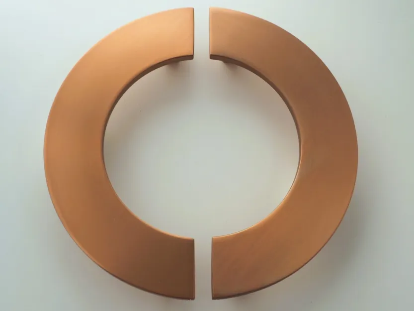 Uchwyt meblowy półkole 4805/128 złoty mat szampański